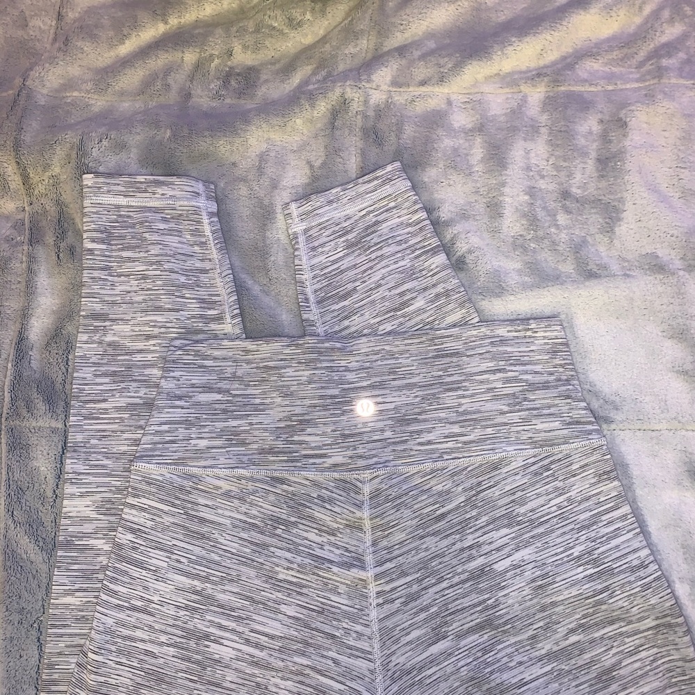 Lululemon Wunder Under High-Rise Tight 28" 
Luon